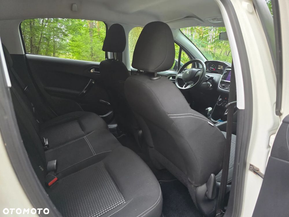 Peugeot 208 - 14