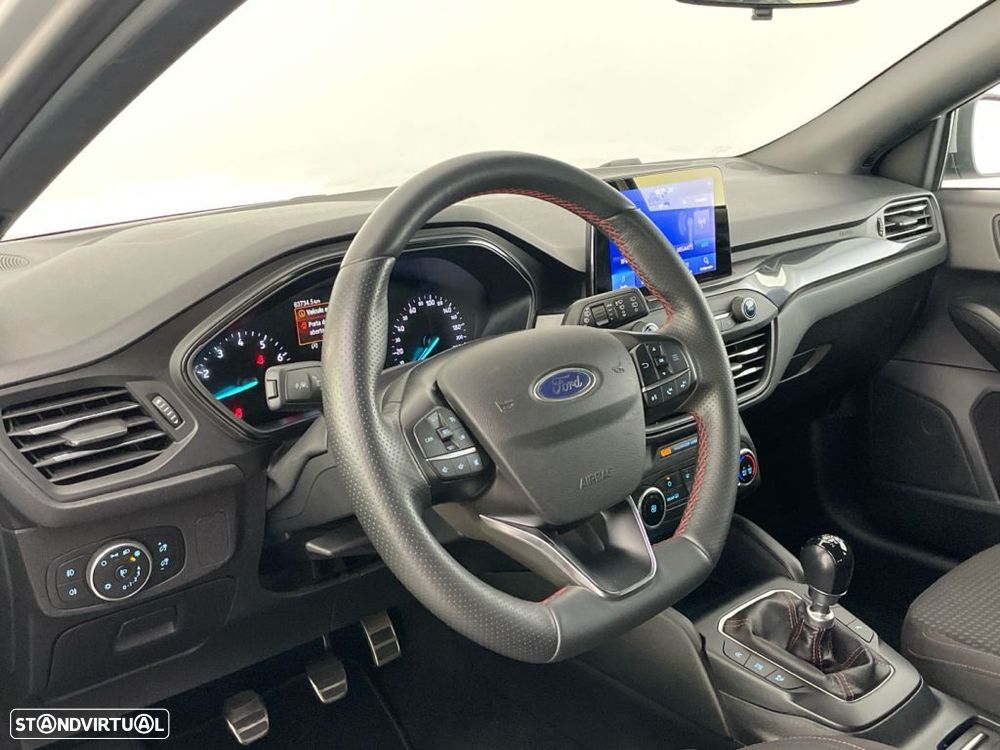 Ford Focus 1.0 EcoBoost MHEV ST-Line — fotografia 15