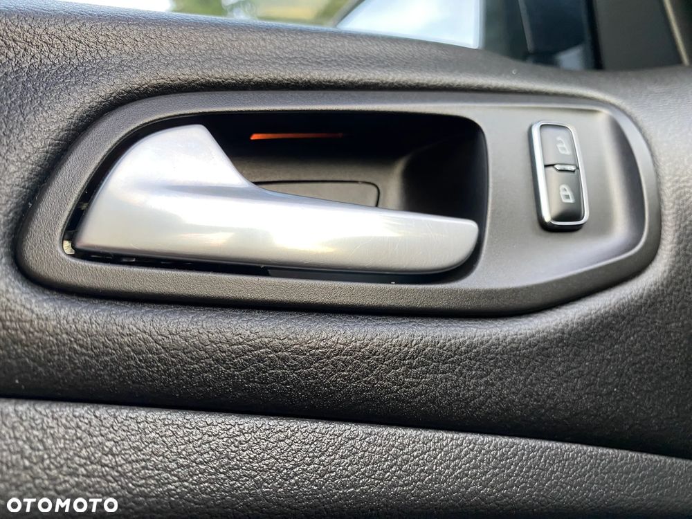 Ford Kuga 2.0 TDCi 4x4 Titanium - 37