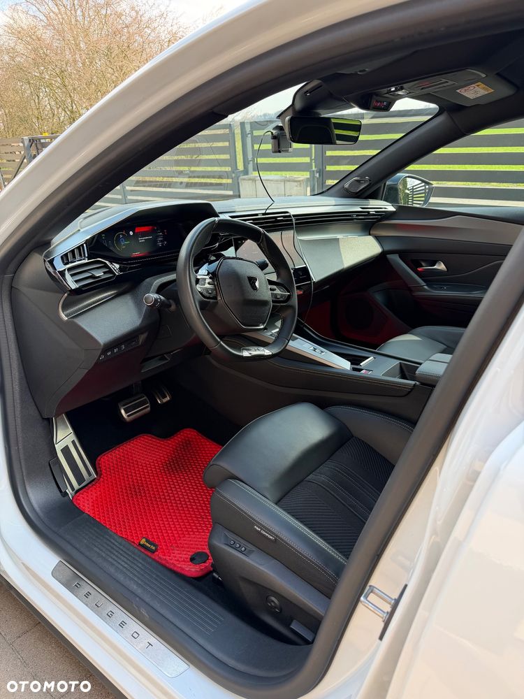 Peugeot 408 - 8