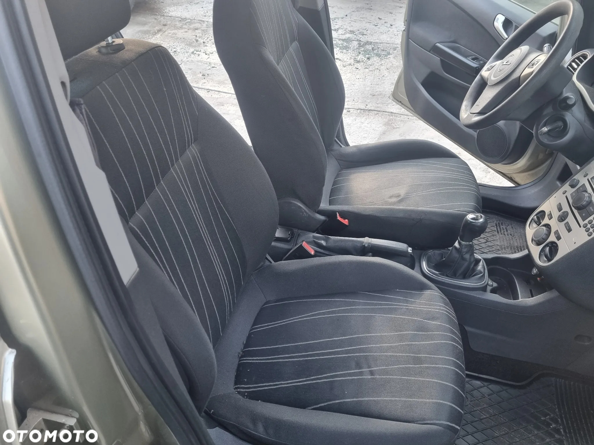 OPEL CORSA D 06-11 r. 5D HB fotele + kanapa + - 3