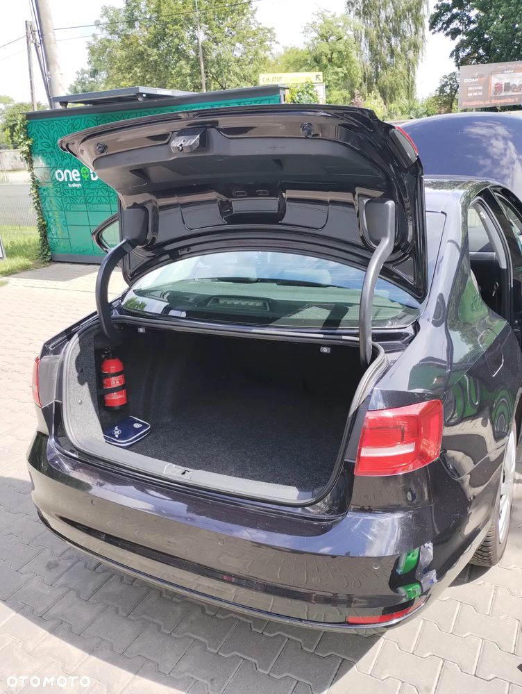 Volkswagen Jetta 1.2 TSI BMT Trendline - 4
