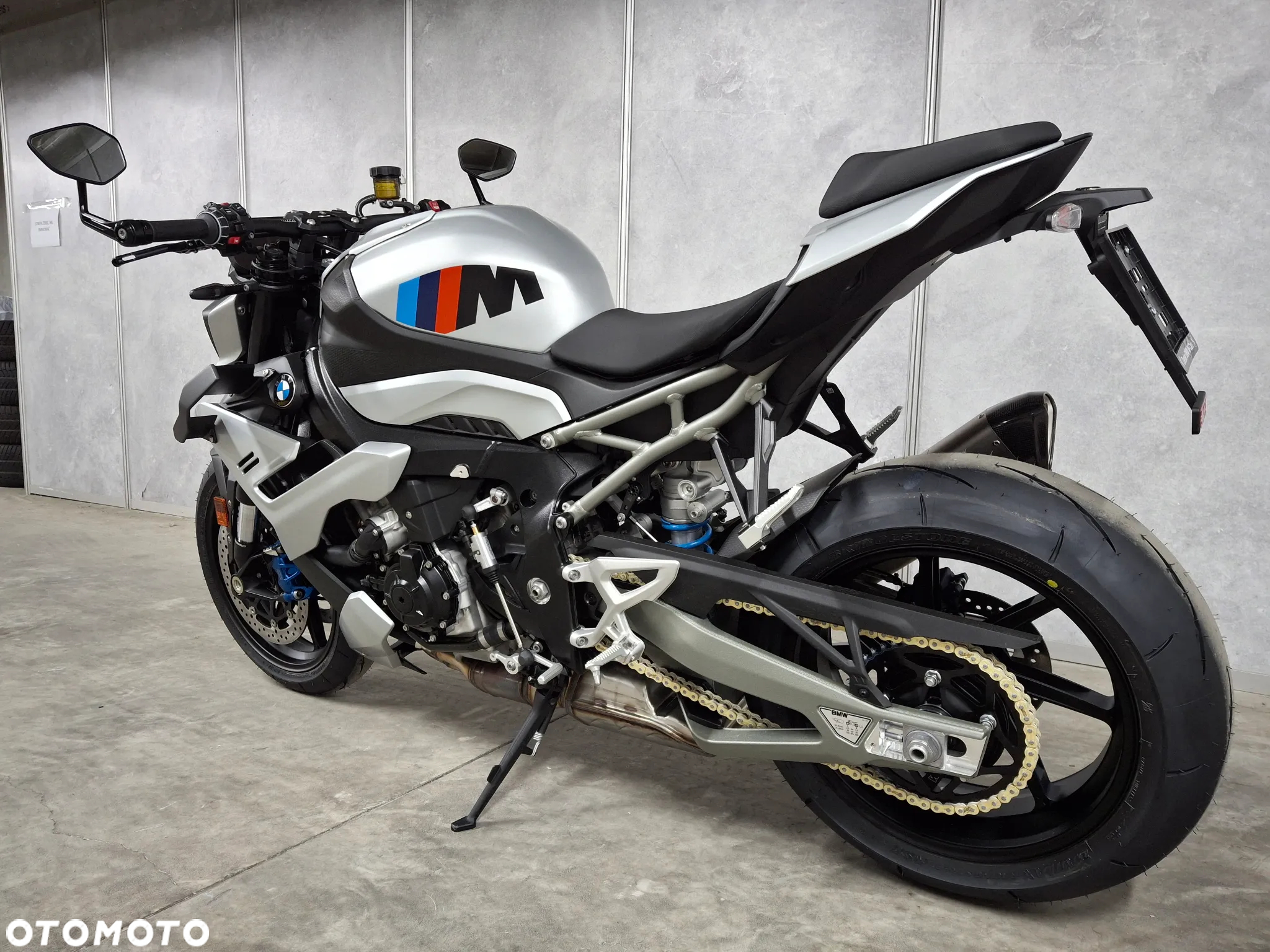 BMW S - 6