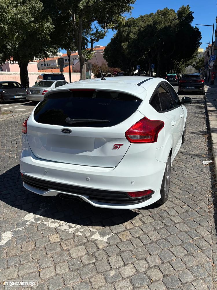 Ford Focus 2.0 EcoBoost ST - 11