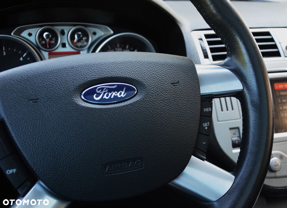 Ford Kuga - 24