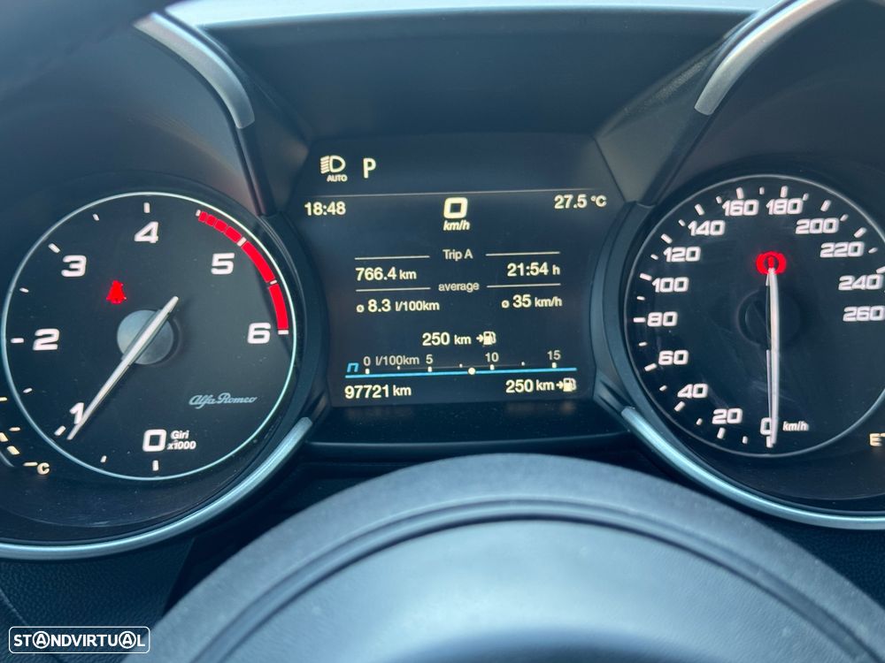 Alfa Romeo Giulia 2.2 D Sprint AT8 - 9