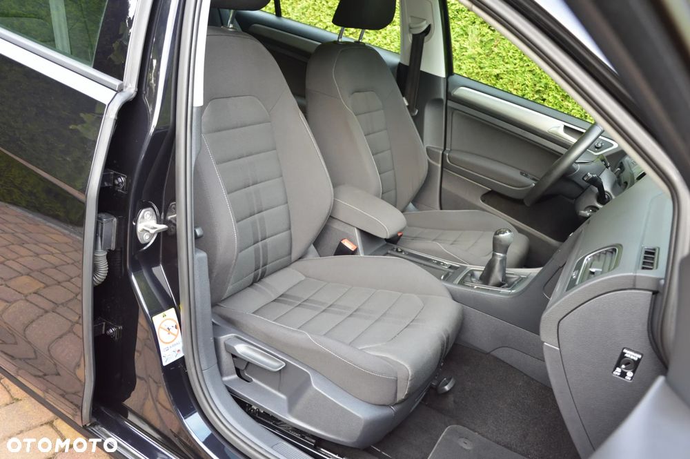 Volkswagen Golf - 27