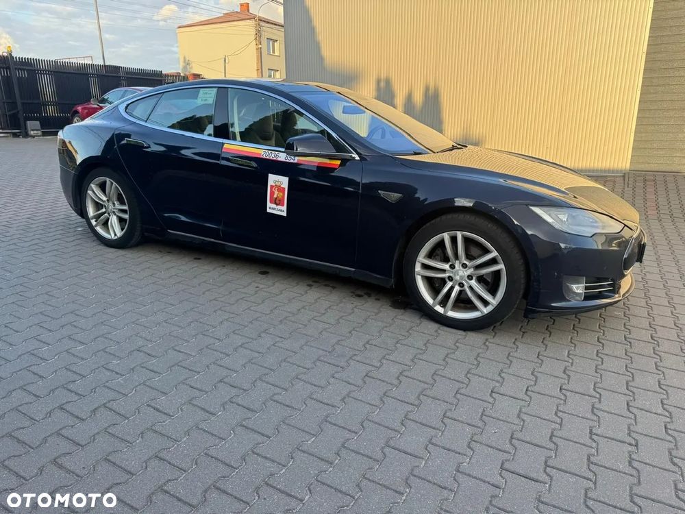 Tesla Model S Standard - 2