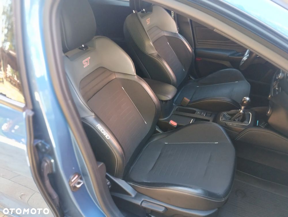 Ford Focus 2.3 EcoBoost ST X - 22