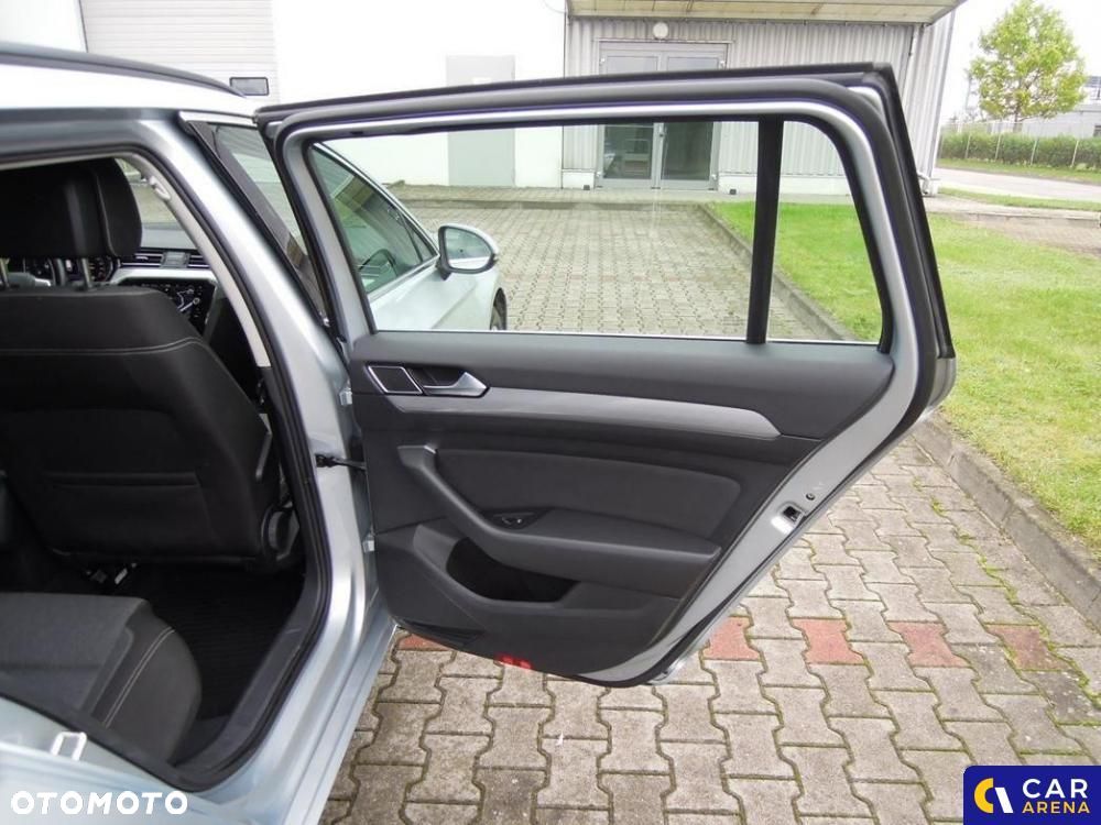 Volkswagen Passat - 25