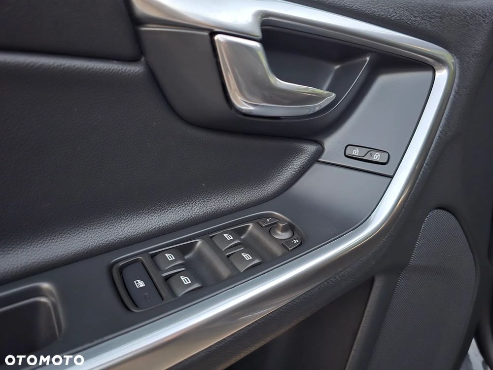 Volvo V60 D3 Drive-E Momentum - 18