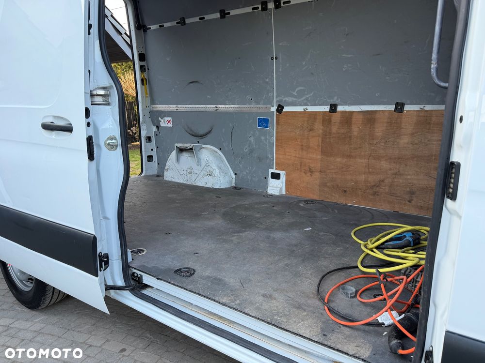 Mercedes-Benz eSprinter - 16