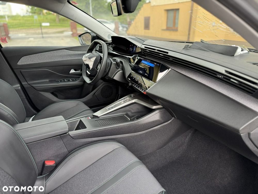 Peugeot 408 HYBRID 136 e-DSC6 Allure - 8