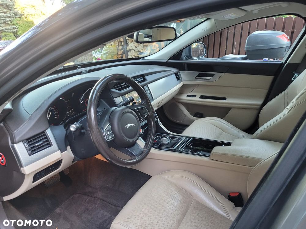 Jaguar XF - 4