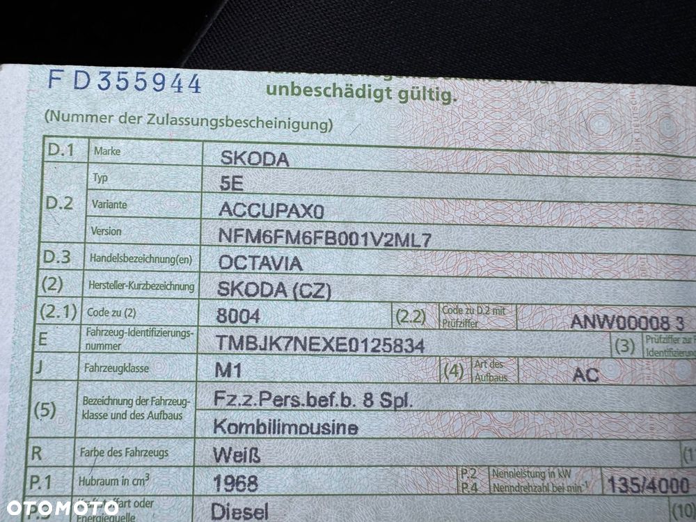 Skoda Octavia Combi 2.0 TDI RS - 36