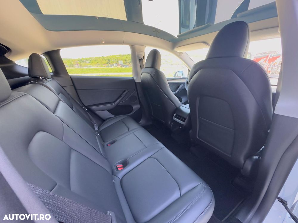 Tesla Model Y Long Range Dual Motor AWD - 21