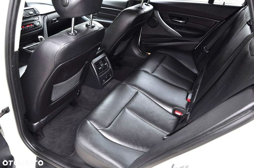 BMW Seria 3 330d xDrive Blue Performance Luxury Line - 25