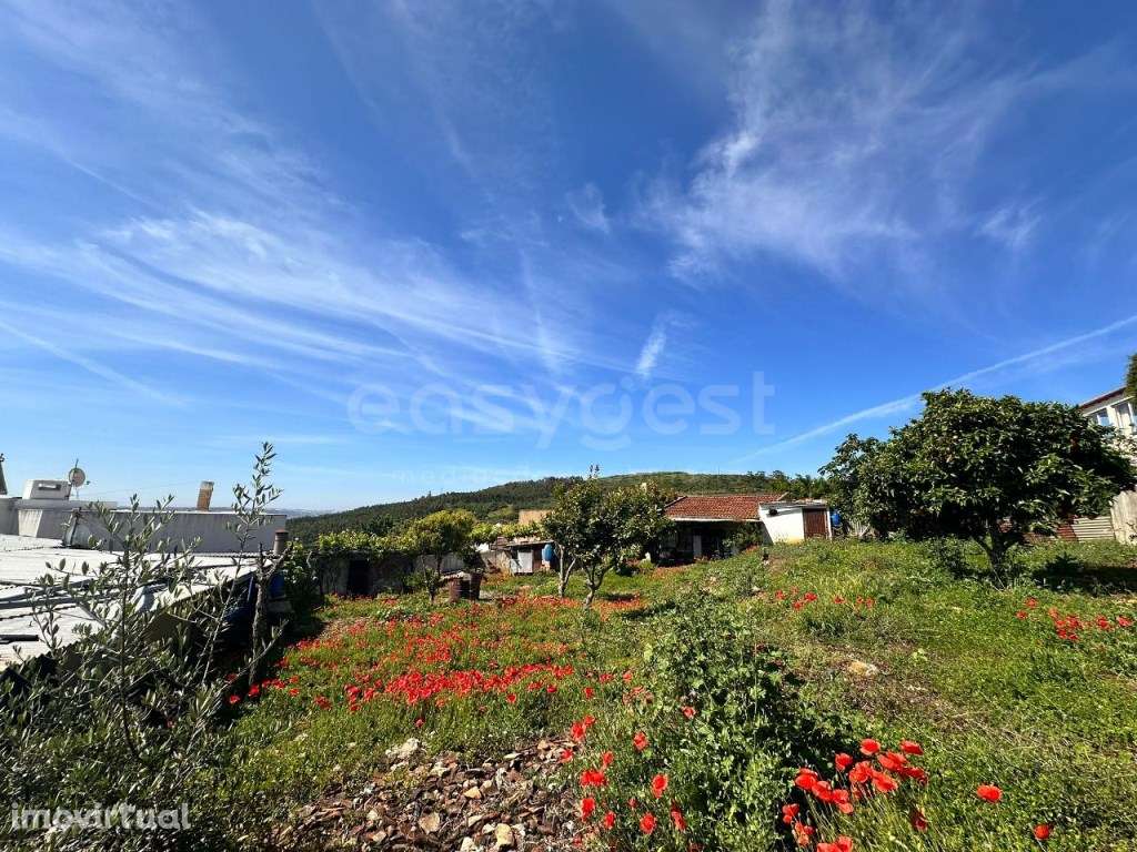 Terreno com casa térrea com vista para a serra - Grande imagem: 2/16