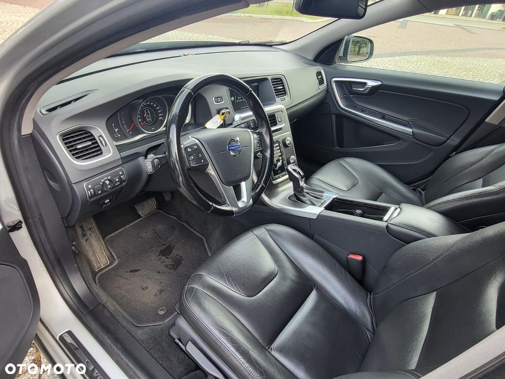 Volvo V60 D4 Geartronic Momentum - 14