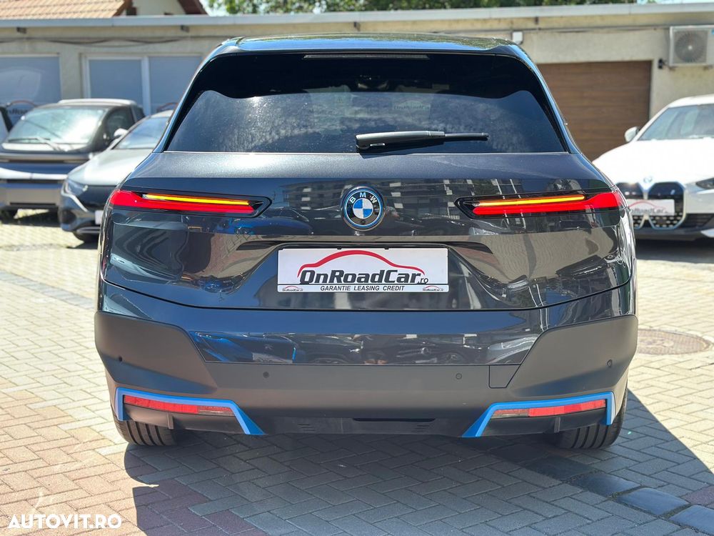 BMW iX xDrive40 - 12
