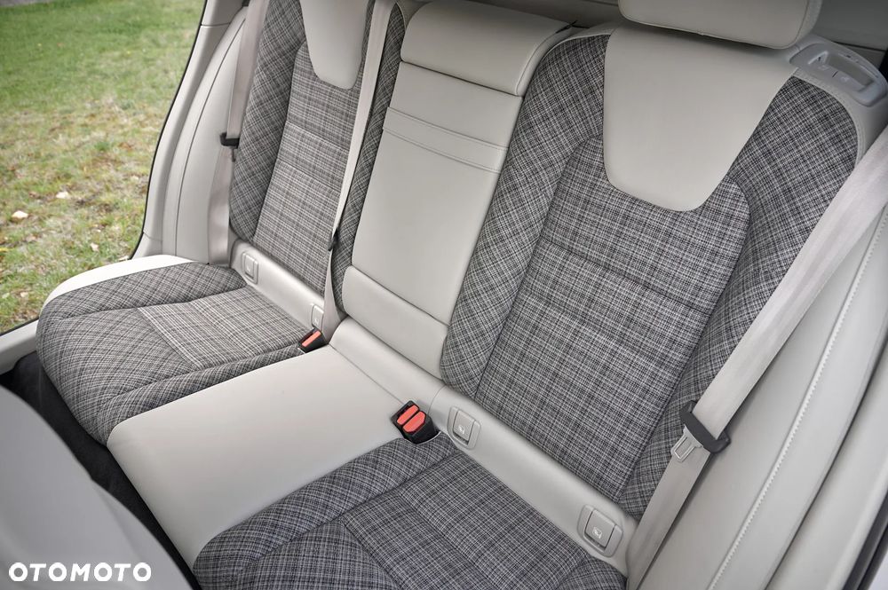 Volvo V60 2.0T Geartronic Powershift Momentum - 25