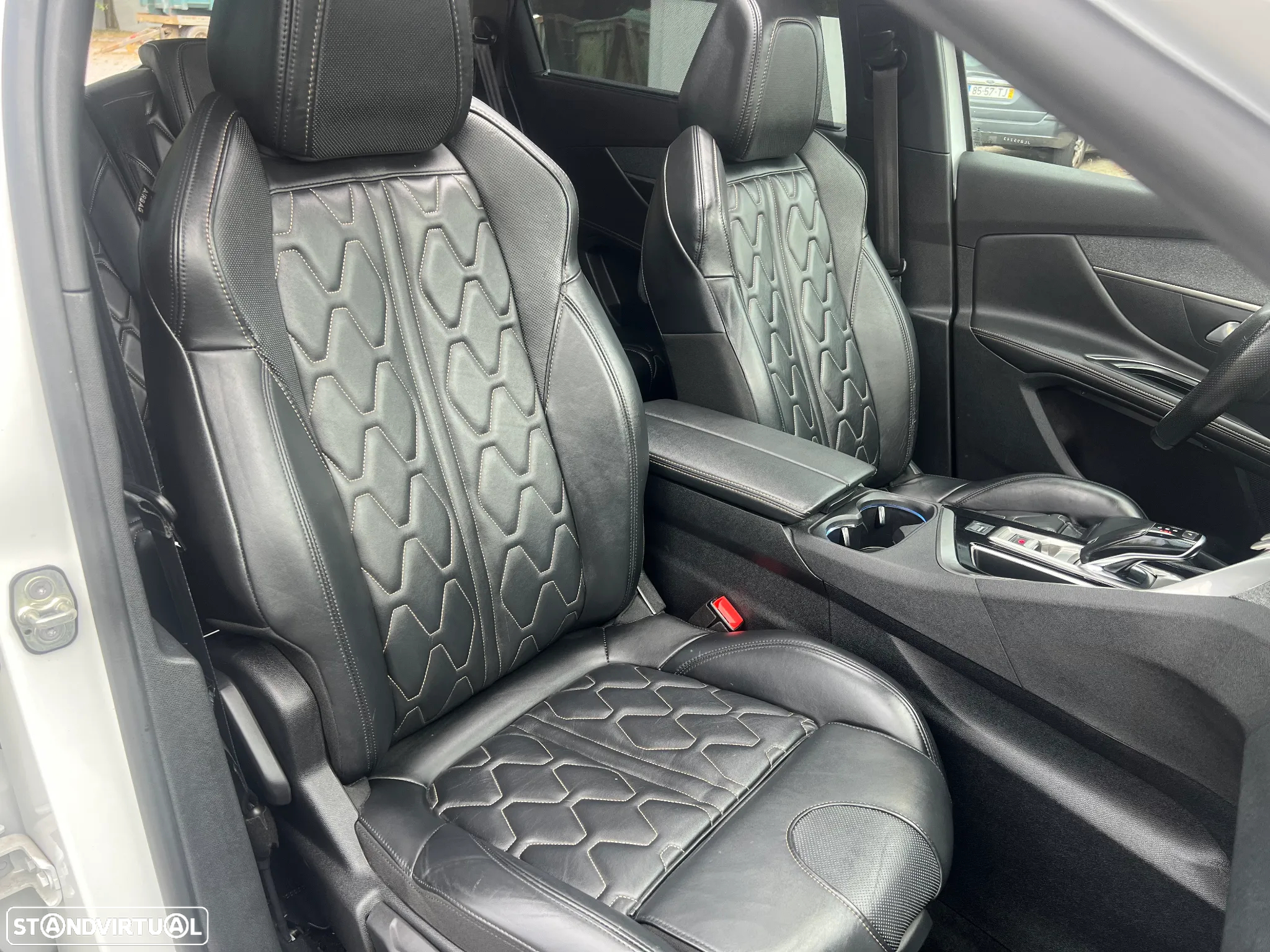 Peugeot 5008 1.5 BlueHDi GT Line J19 EAT8 - 24