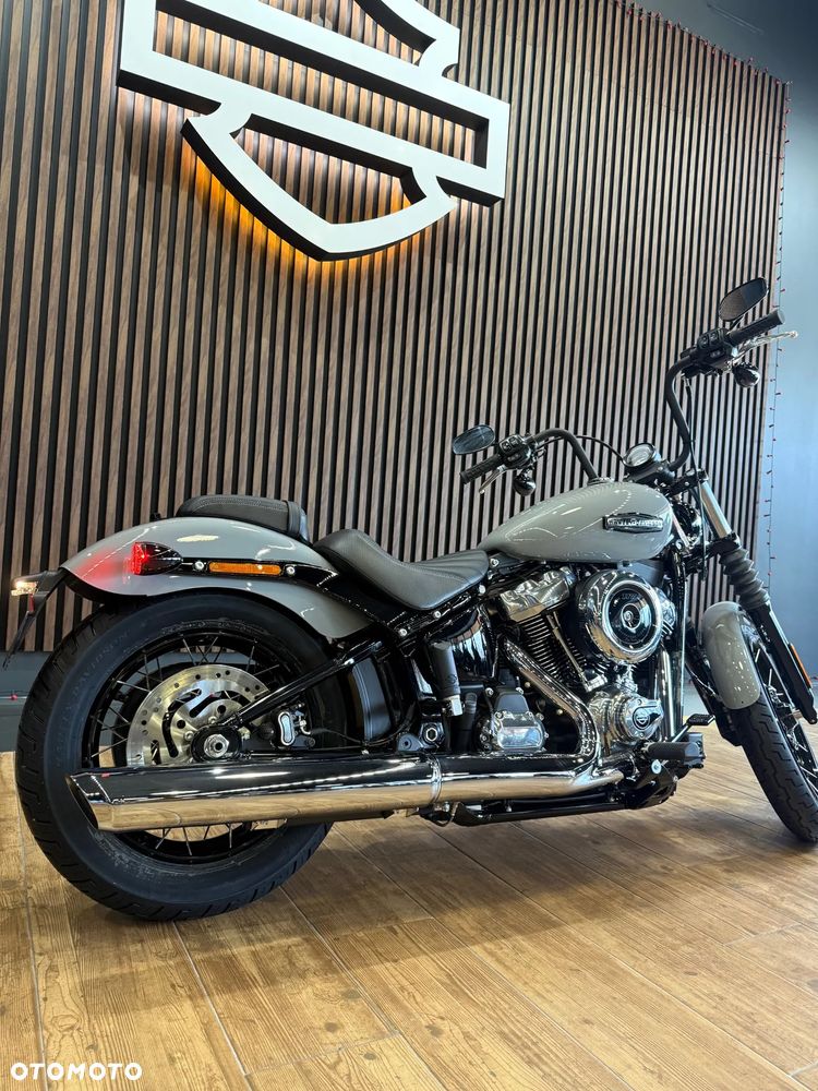 Harley-Davidson Softail Street Bob - 11