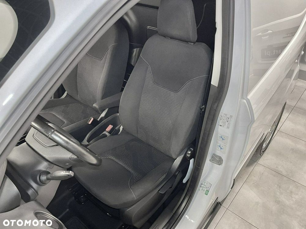 Ford Transit Courier - 16