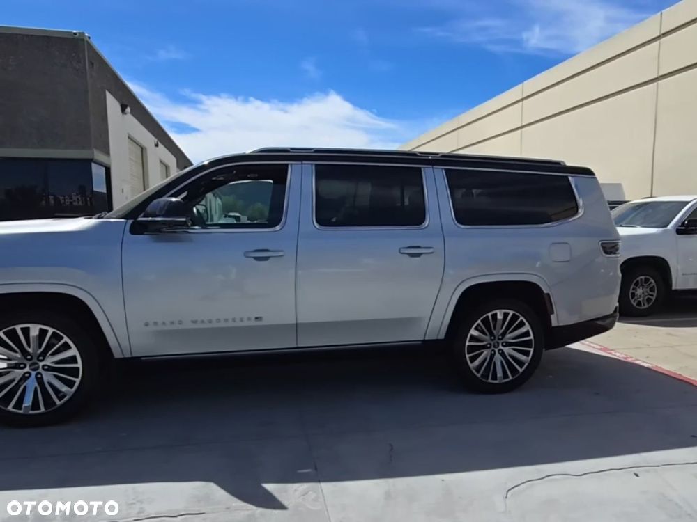 Jeep Grand Wagoneer - 5