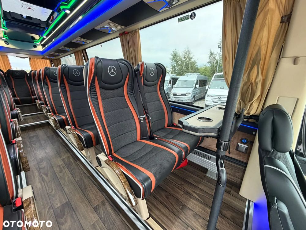 Mercedes-Benz Sprinter 519 - 21