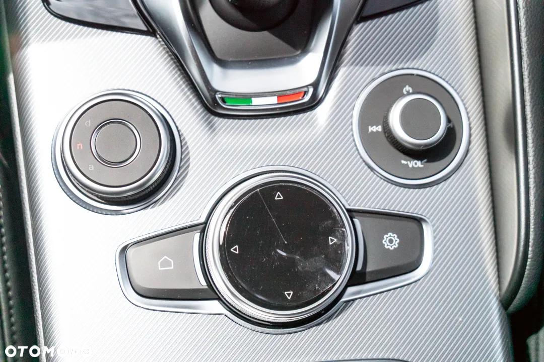 Alfa Romeo Giulia 2.0 Turbo Veloce Q4 - 16