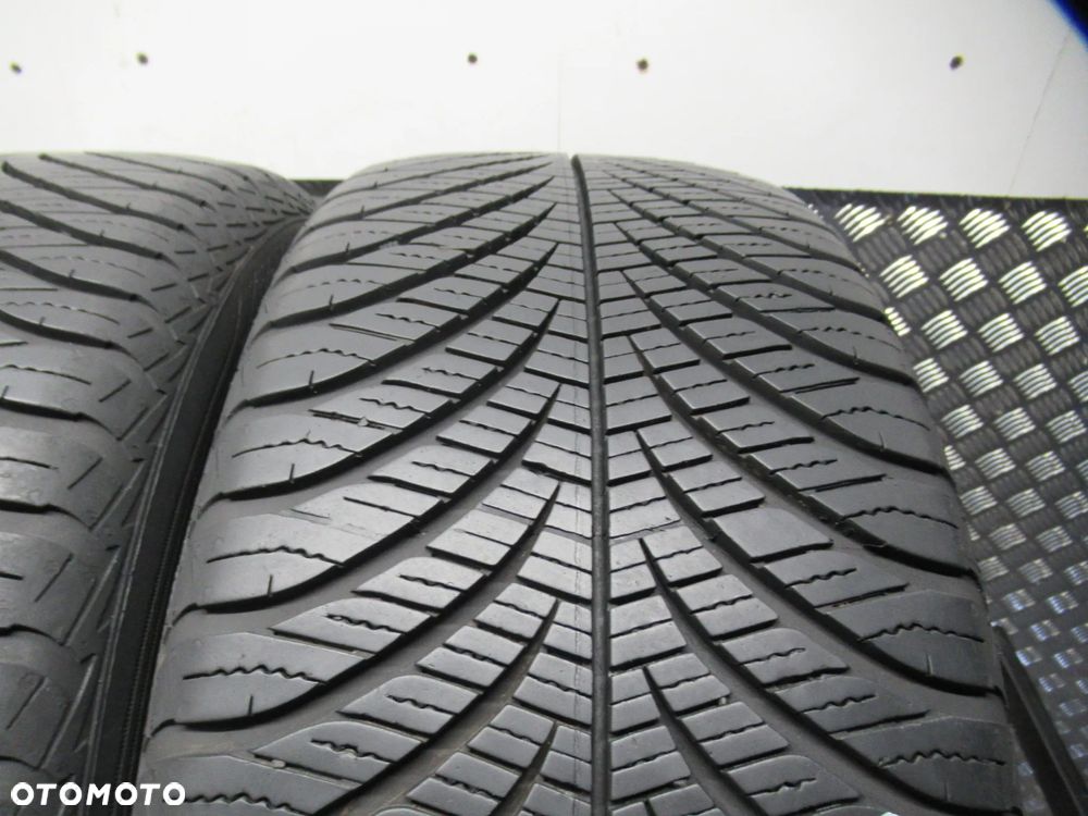 2x Goodyear Vector 4Seasons Gen2 215/50/17 95V nr.1742 - 2