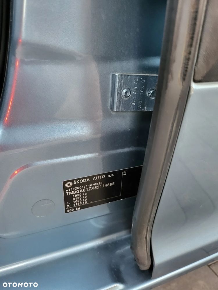 Skoda Octavia 1.6 Combi Ambiente - 11