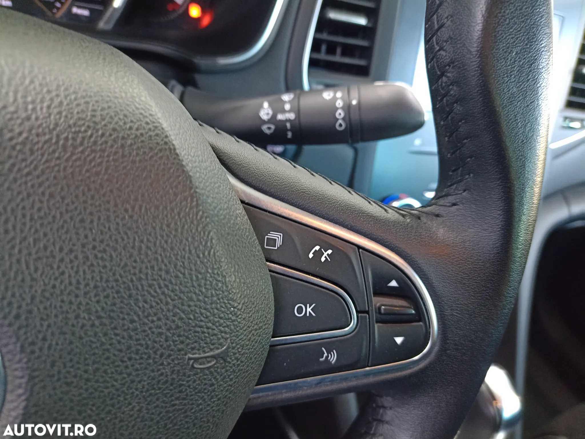 Renault Megane TCe 140 EDC GPF Zen - 11