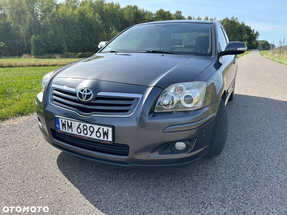 Toyota Avensis 2.0 VVT-i High - 2