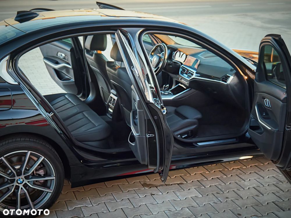 BMW Seria 3 330i xDrive M Sport - 19