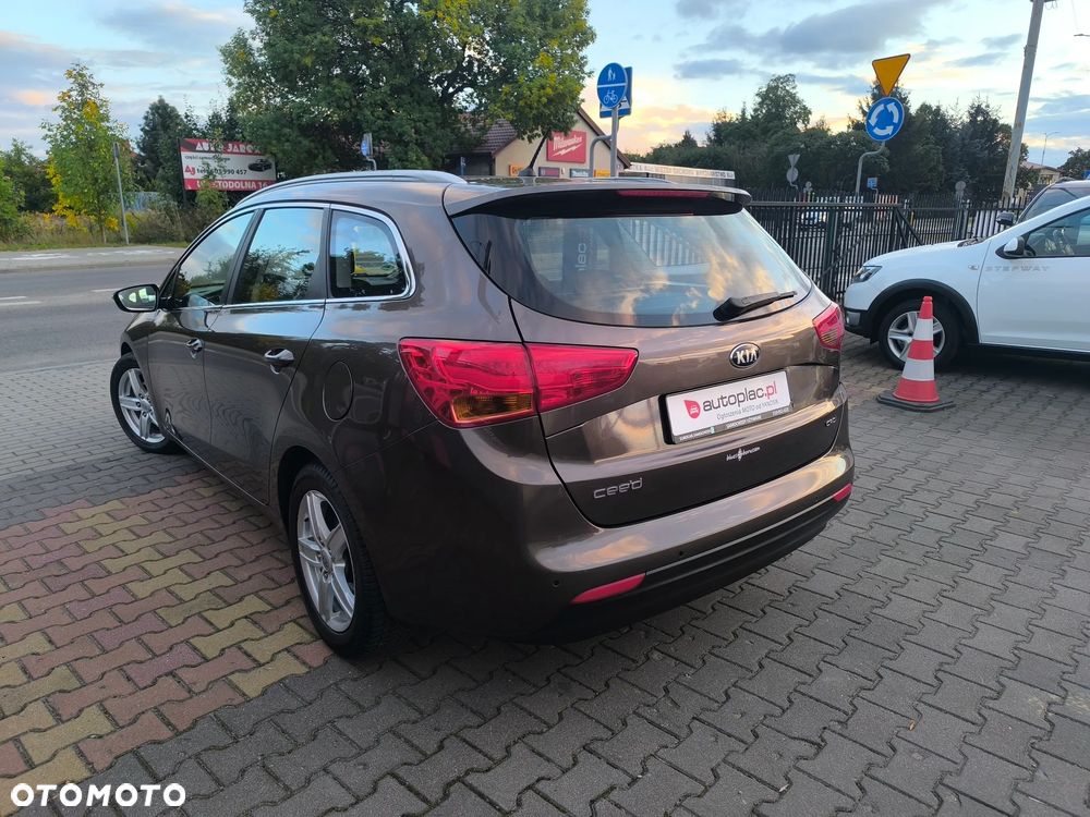Kia Ceed 1.6 CRDi 128 Dream Team Edition - 23
