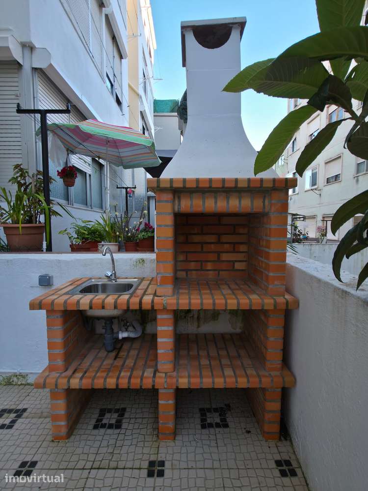 T2 totalmente remodelado com logradouro privado e churrasqueira - Grande imagem: 2/26