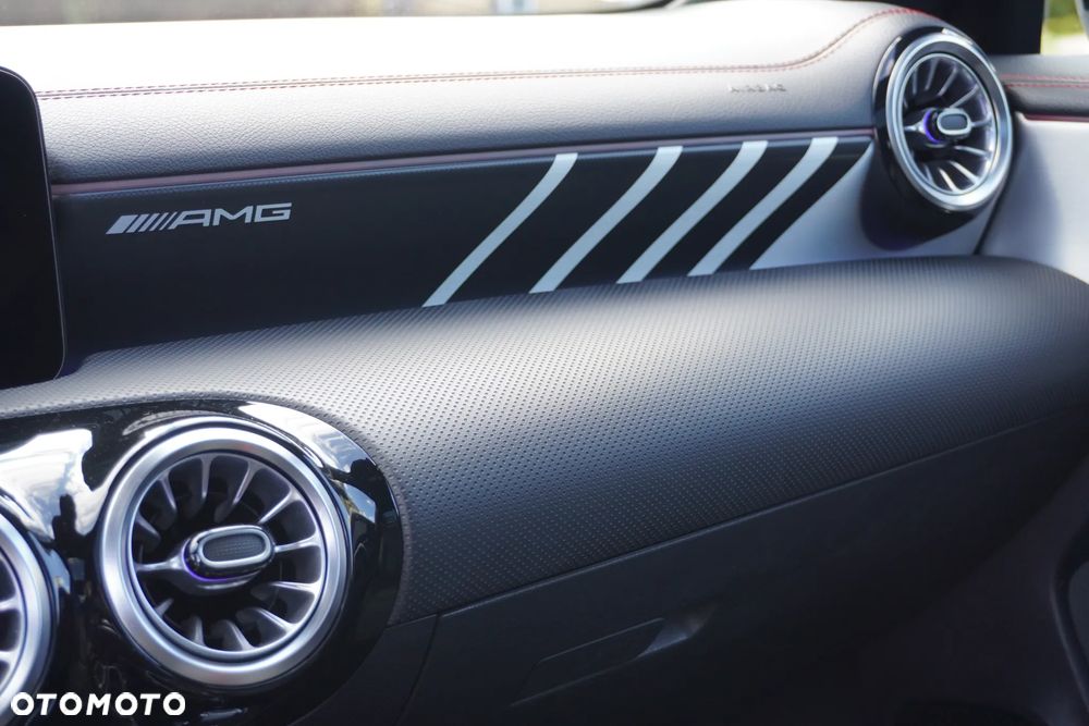 Mercedes-Benz CLA AMG 35 4Matic B AMG Speedshift 7G-DCT - 31