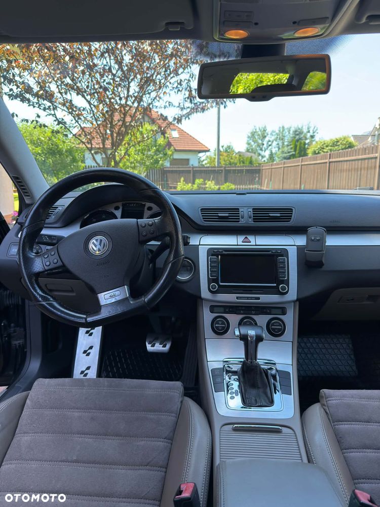 Volkswagen Passat 2.0 TDI DPF Sportline DSG - 13
