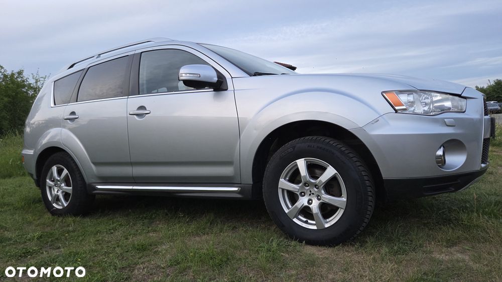 Mitsubishi Outlander - 2