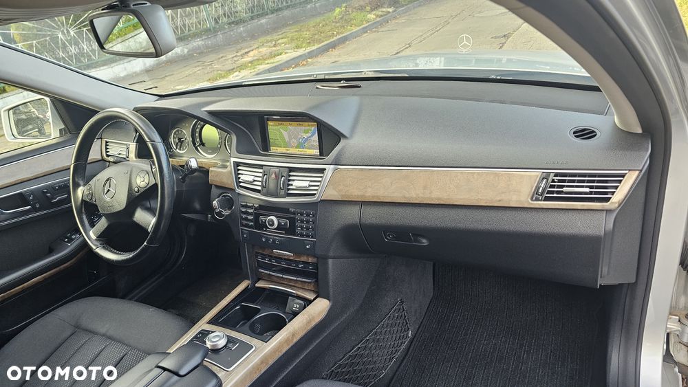 Mercedes-Benz Klasa E 350 CDI DPF BlueEFFICIENCY 7G-TRONIC Elegance - 16