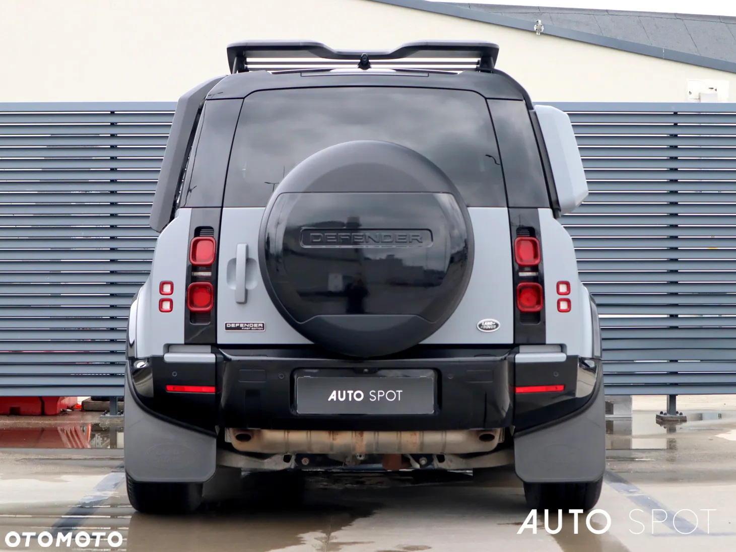 Land Rover Defender - 8