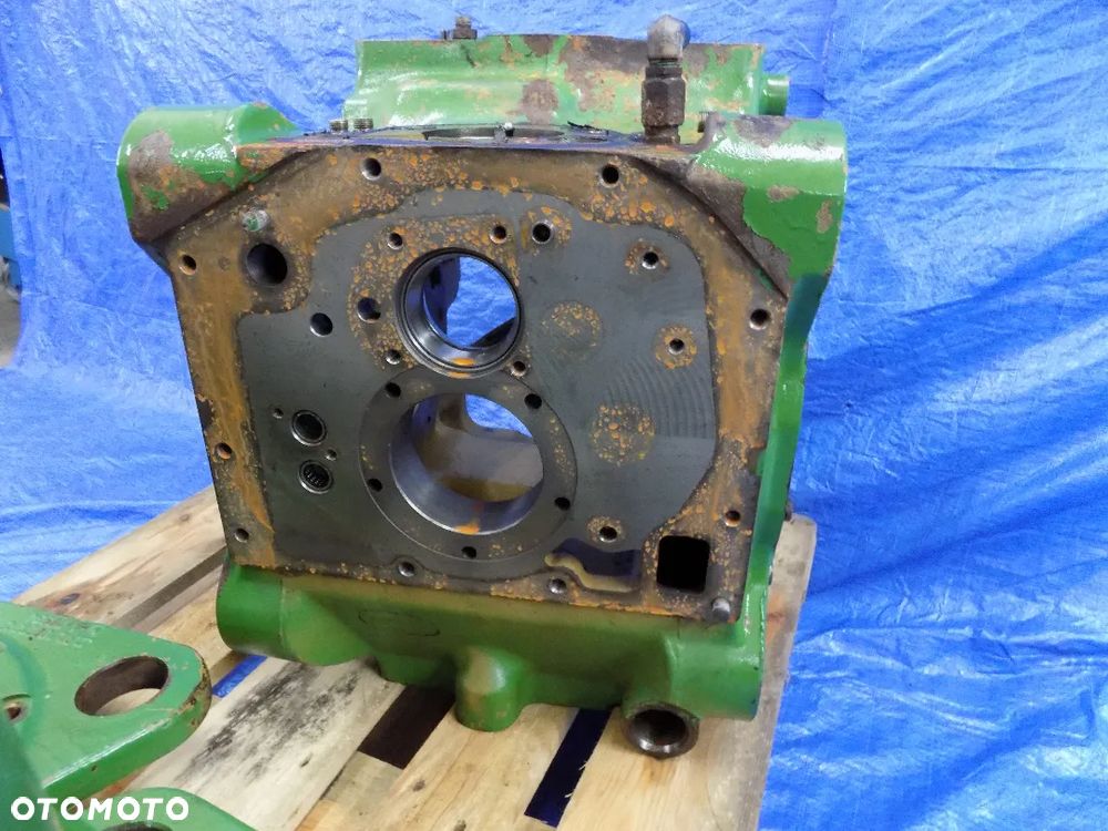 obudowa tylnego mostu tył L78574 john deere 6300 6100 6200 6400 - 2