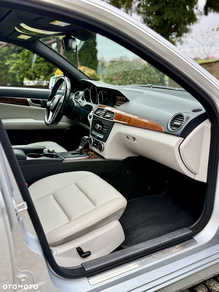 Mercedes-Benz Klasa C 350 4Matic (BlueEFFICIENCY) 7G-TRONIC Elegance - 9