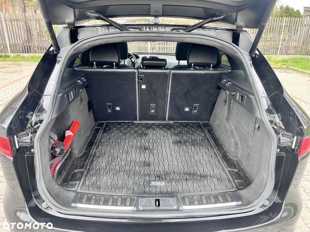 Jaguar F-Pace 25t AWD Portfolio - 9