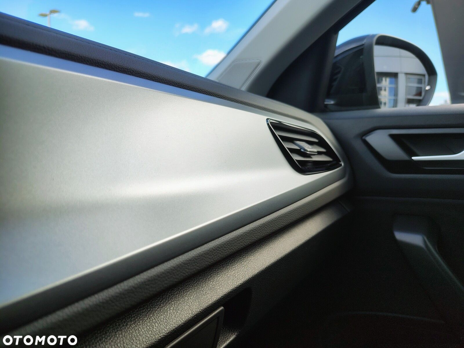 Volkswagen T-Roc - 24
