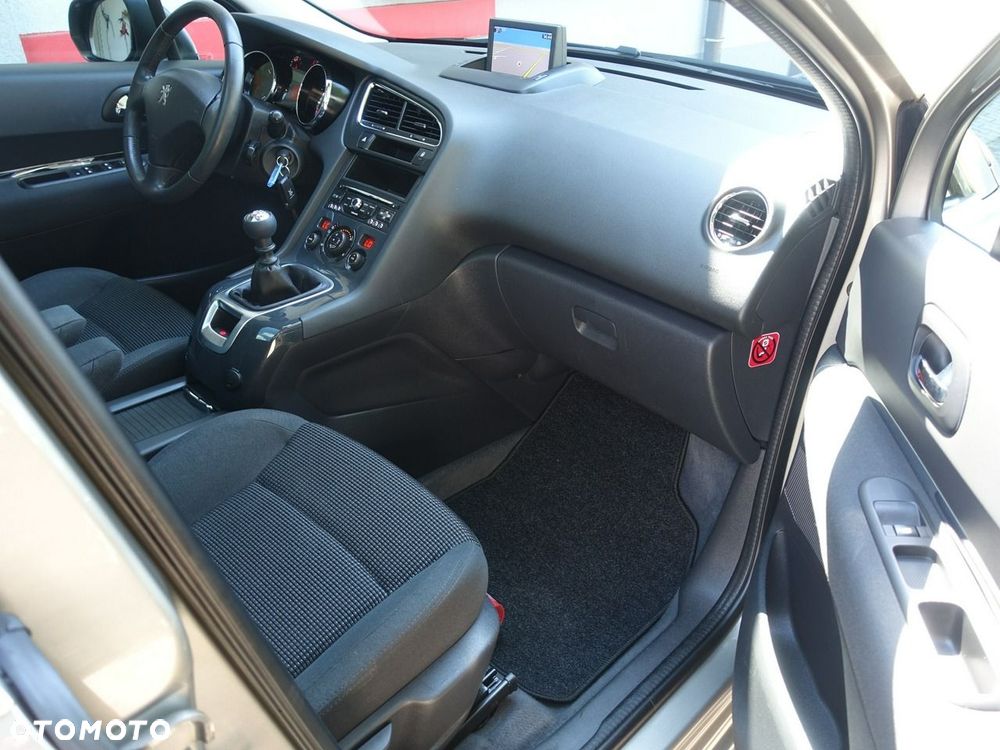 Peugeot 5008 1.2 PureTech Allure S&S - 17