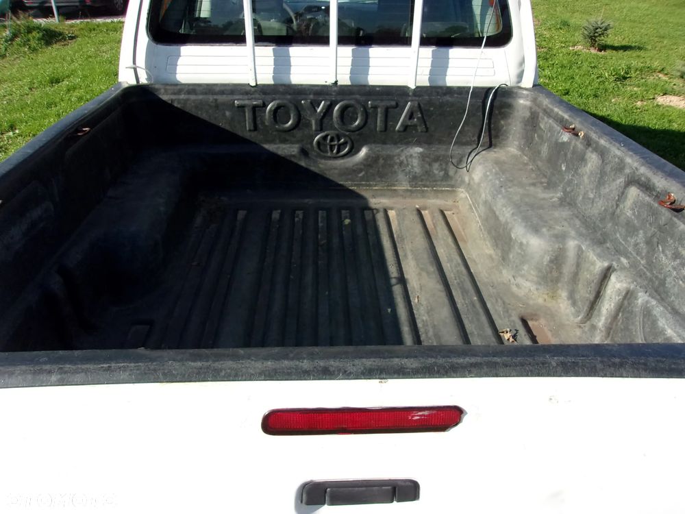 Toyota Hilux 2.5 D-4D Active - 19