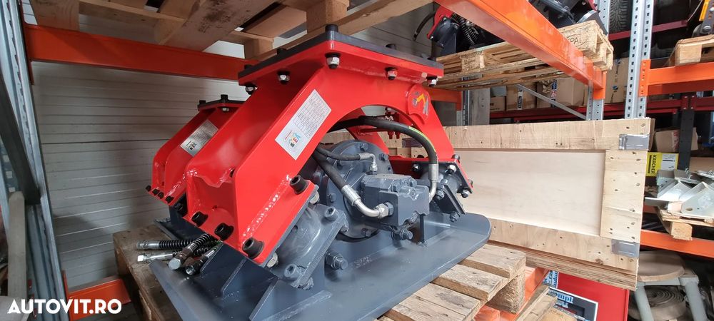 Placa compactoare pentru buldoexcavator EA C380 - 7